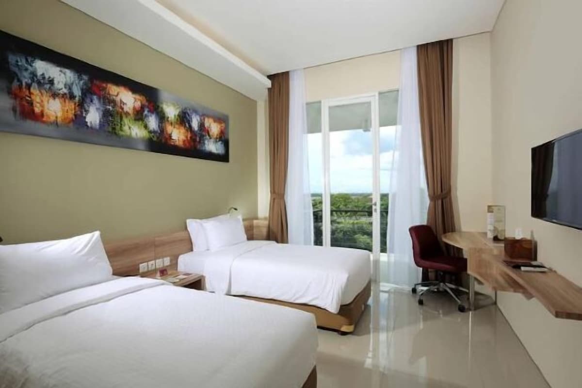 In-room safe, desk, WiFi (free), bed sheets
