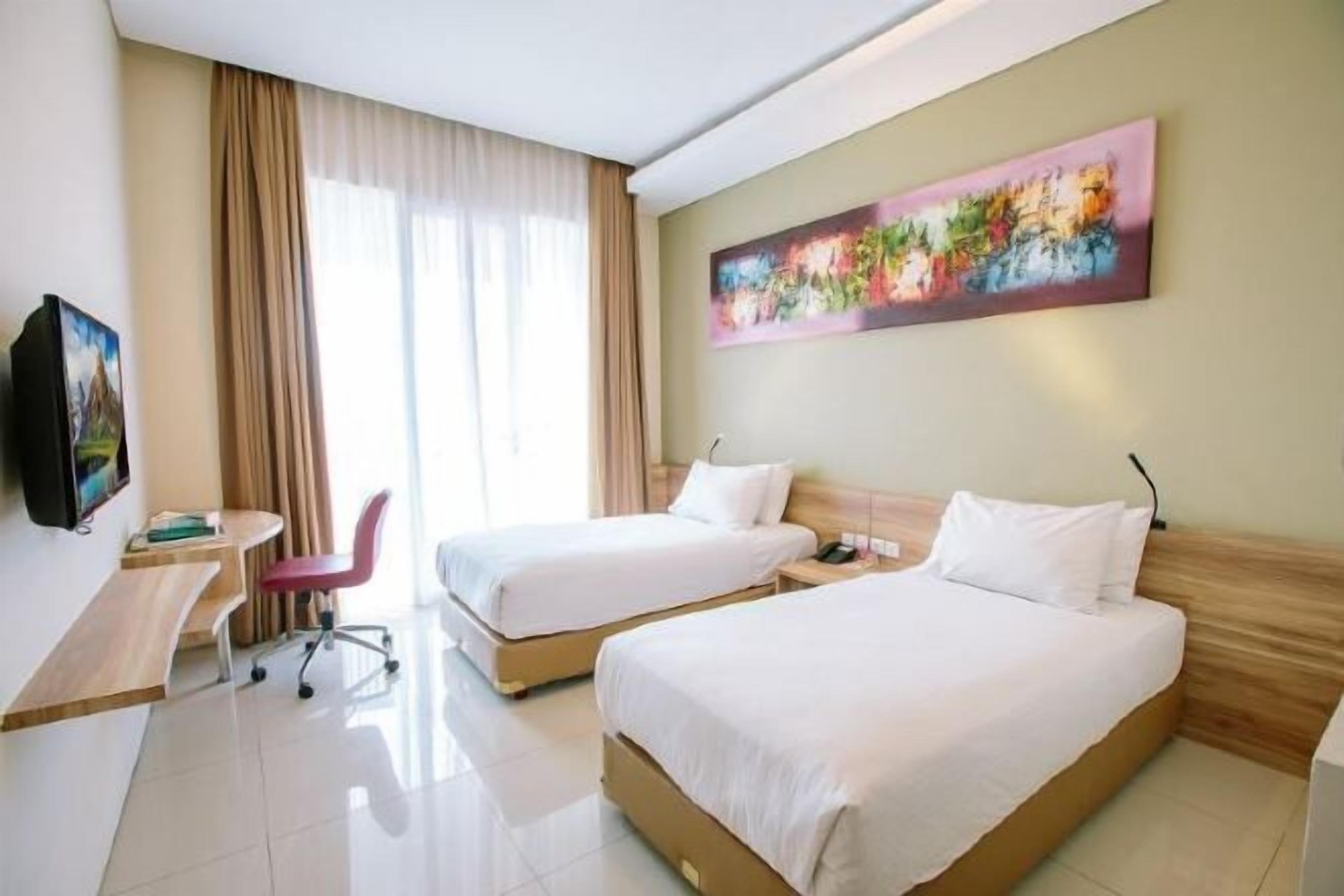 Cofres nos quartos, escrivaninha, Wi-Fi de cortesia, roupa de cama
