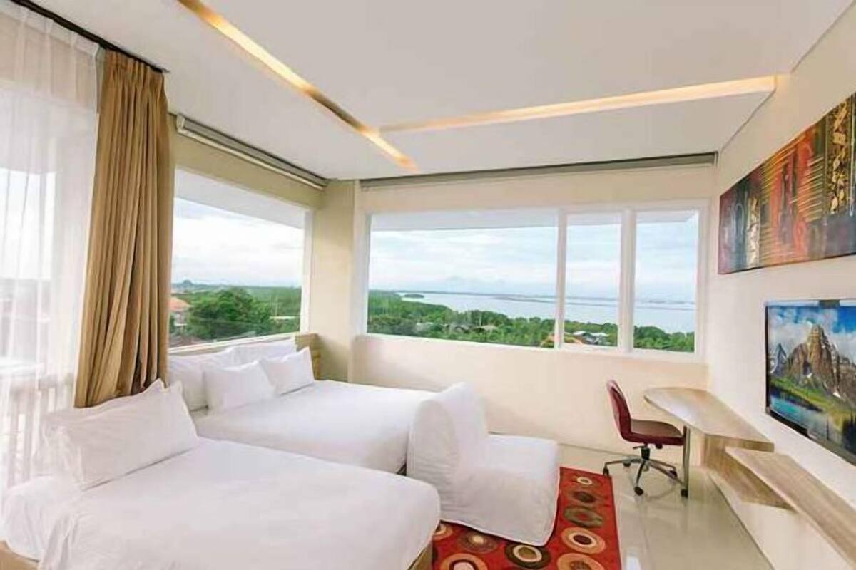 In-room safe, desk, free WiFi, bed sheets