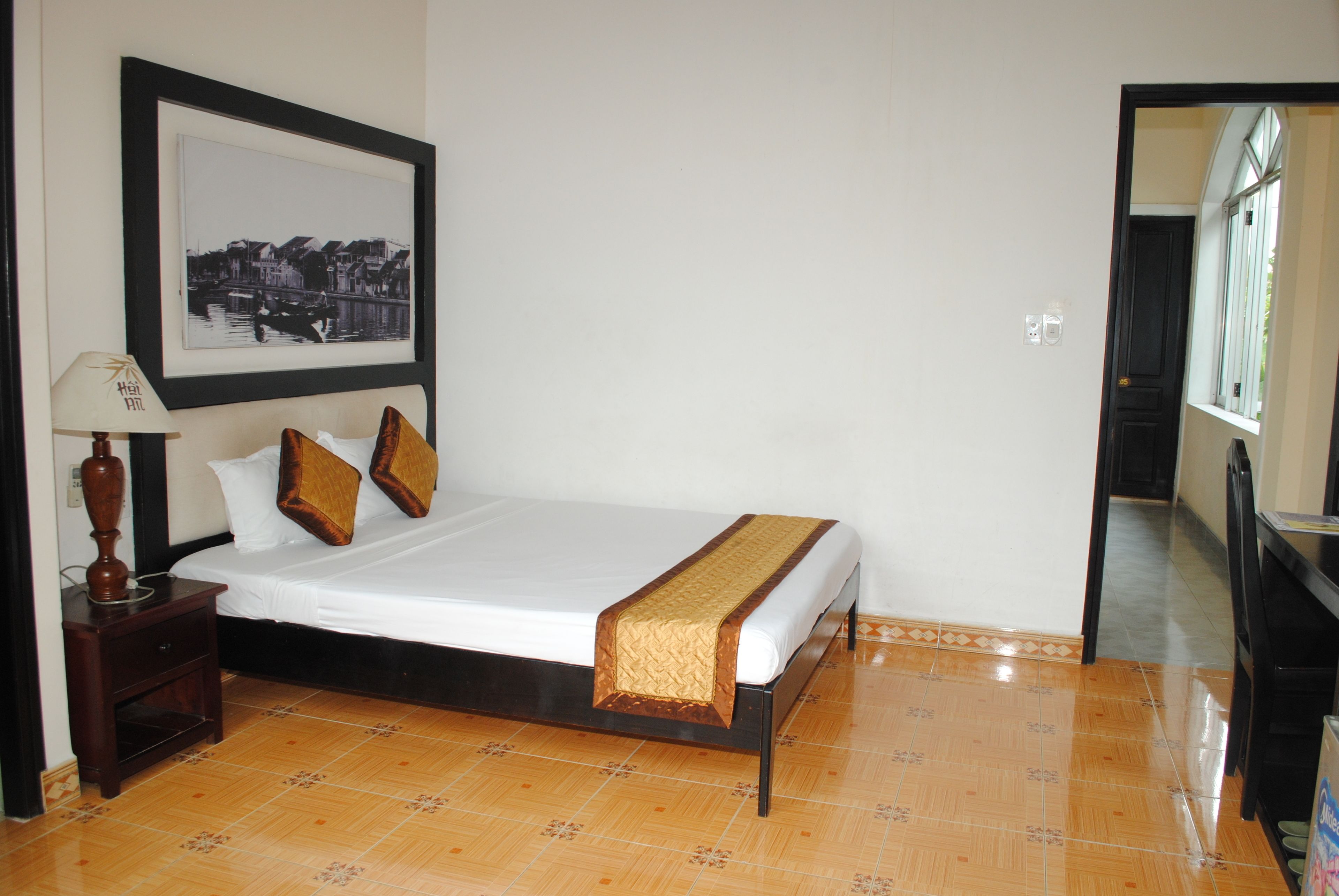 deluxe double room, city view | minibar, desk, blackout curtains, soundproofing