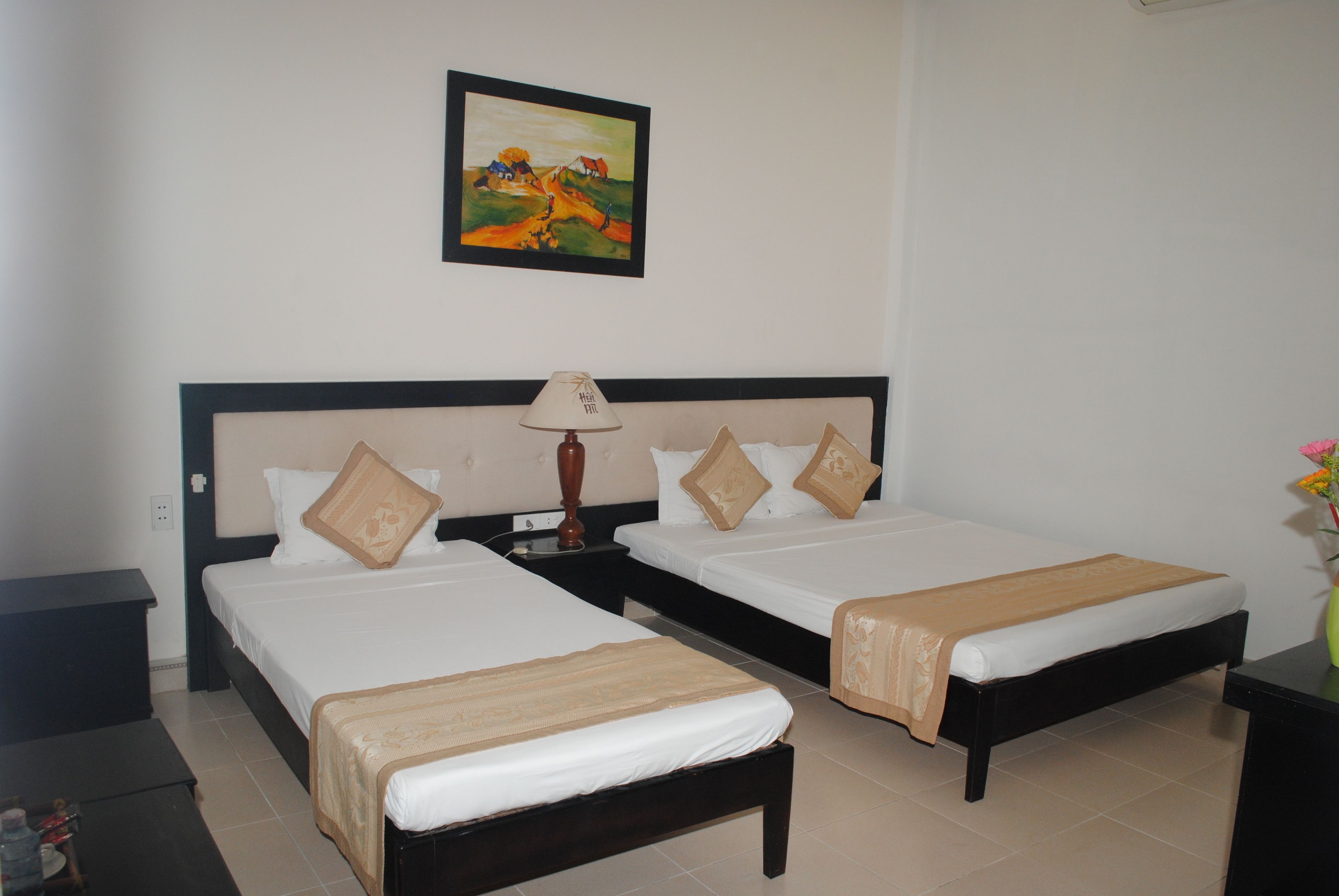 deluxe triple room, garden view | minibar, desk, blackout curtains, soundproofing