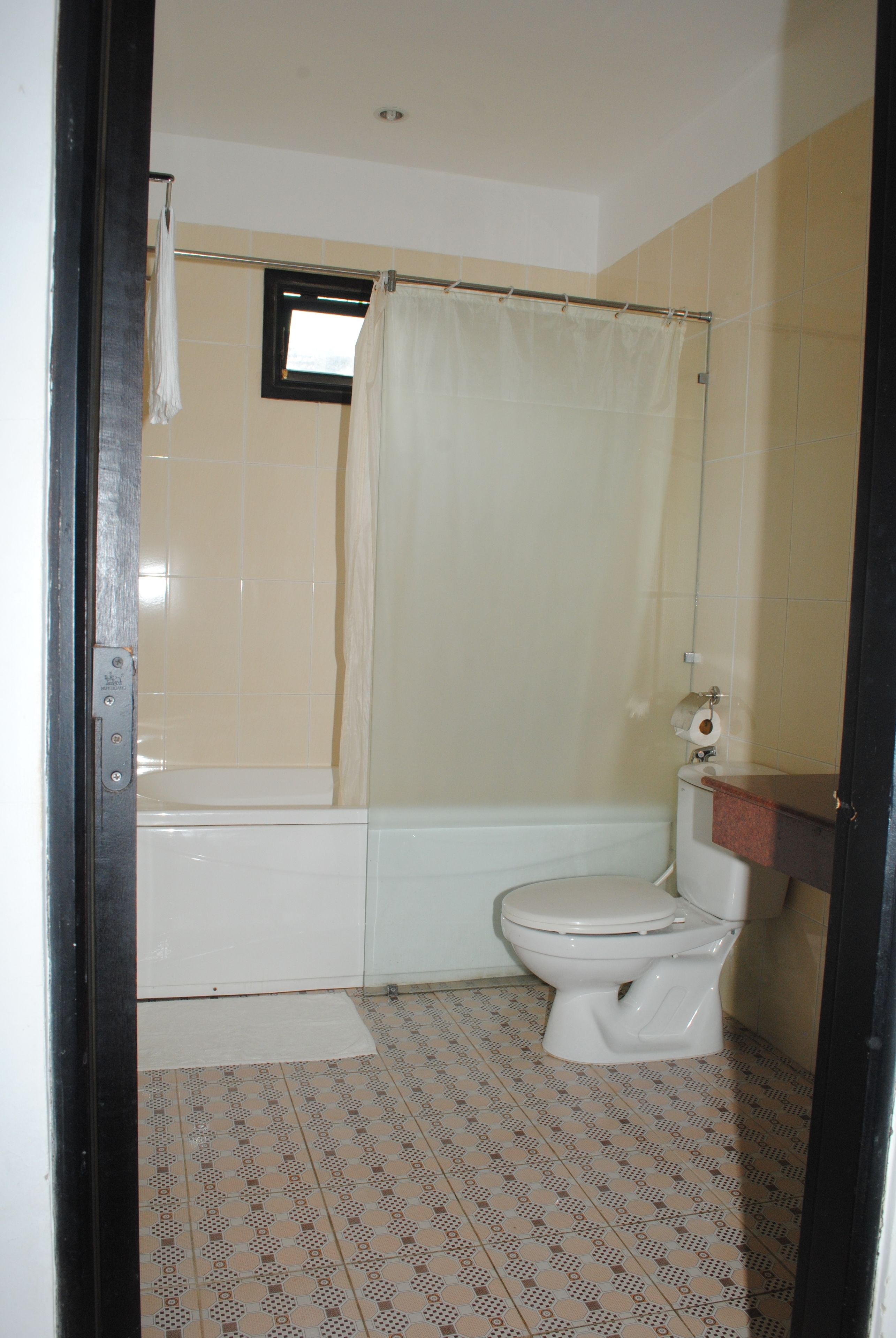 deluxe double room, city view | bathroom | deep-soaking bathtub, rainfall showerhead, free toiletries, hair dryer