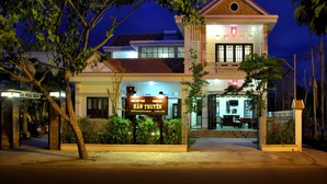 A two-story building with a sign indicating it is a hotel. - Han Thuyen Homestay (Da Nang)