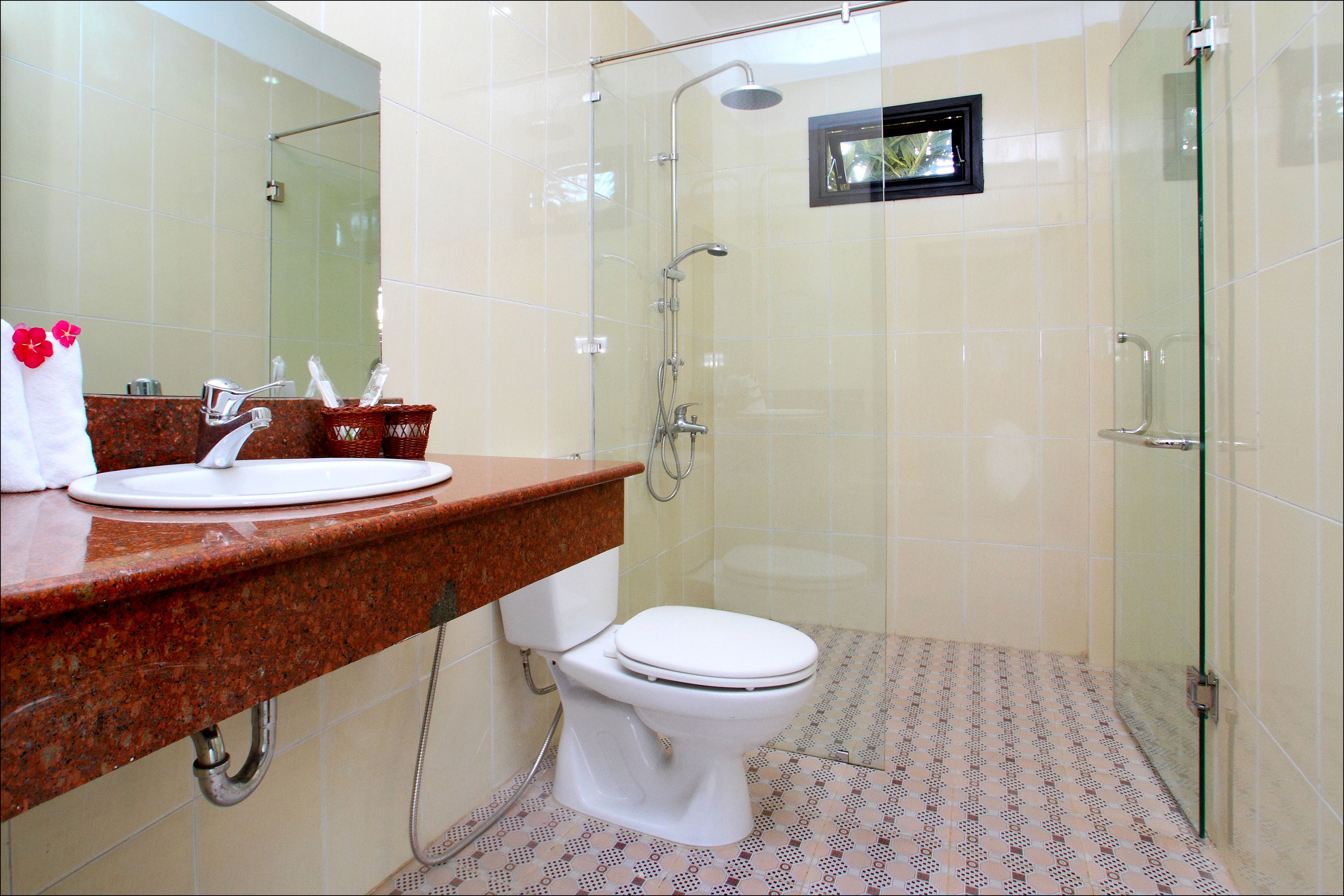 superior double room, 1 bedroom, smoking | bathroom | deep-soaking bathtub, rainfall showerhead, free toiletries, hair dryer