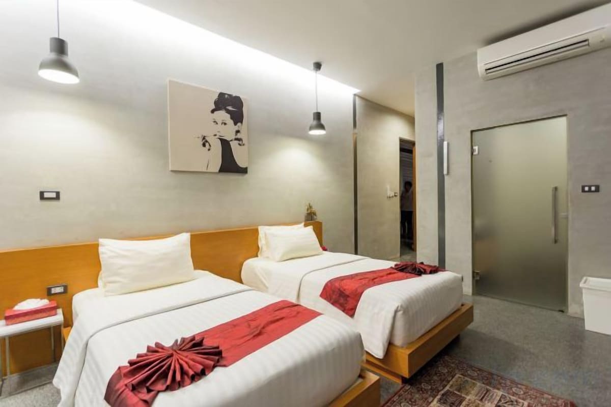 Minibar, soundproofing, free WiFi, individually decorated