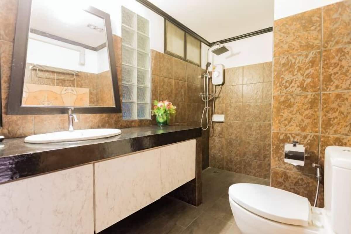 ห้องน้ำ | ฝักบัว, เรนชาวเวอร์, ของใช้ในห้องน้ำฟรี, ไดร์เป่าผม