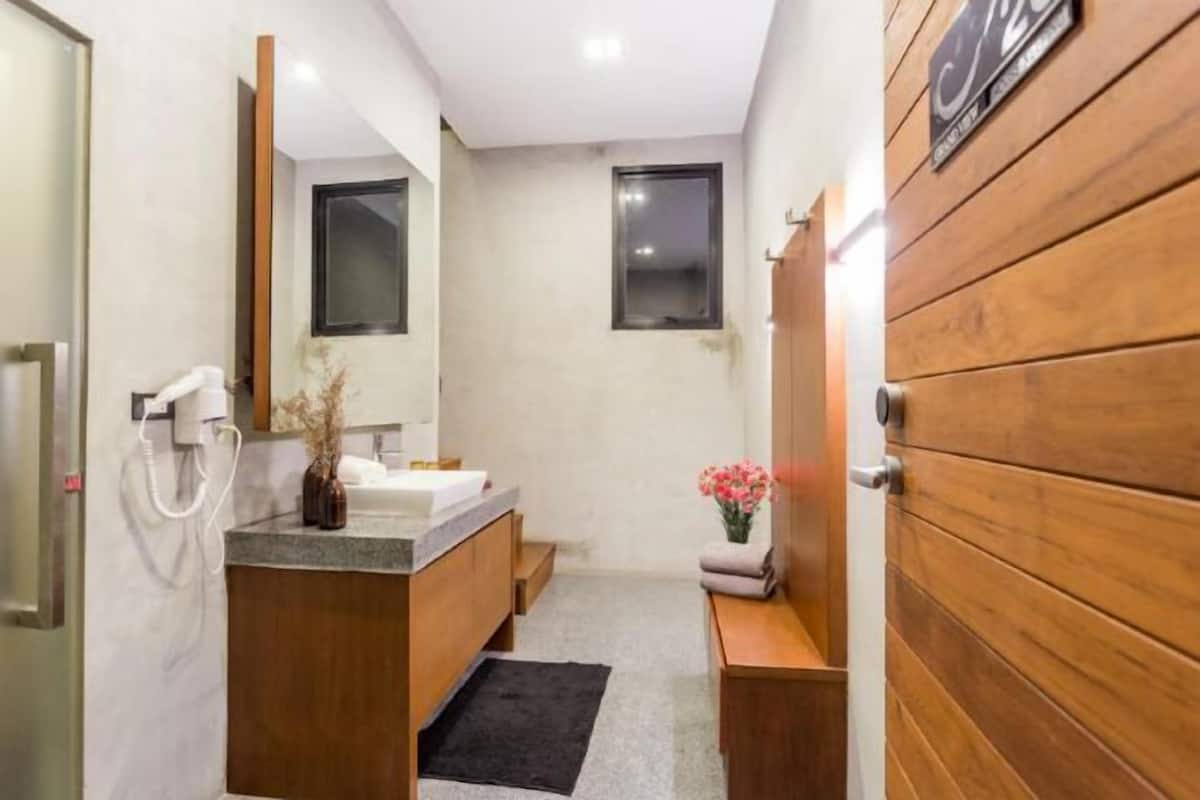 ห้องน้ำ | ฝักบัว, เรนชาวเวอร์, ของใช้ในห้องน้ำฟรี, ไดร์เป่าผม