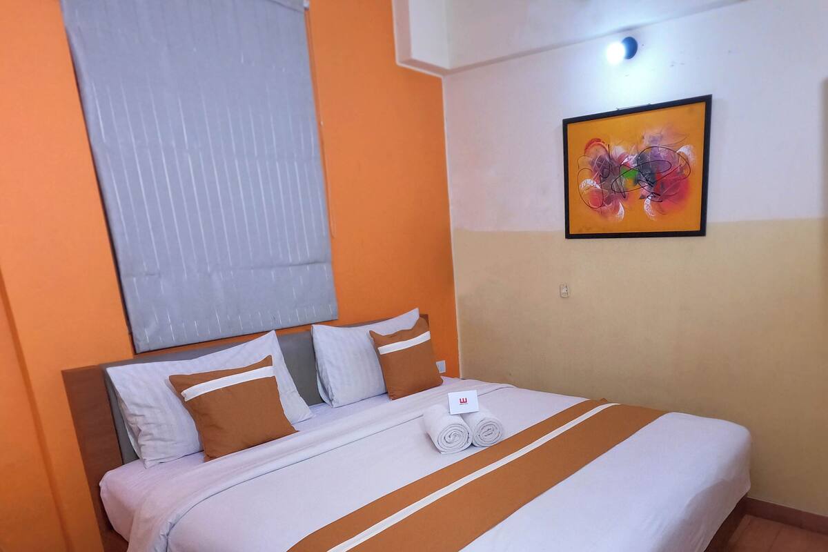 1 habitación, caja de seguridad en la habitación y escritorio