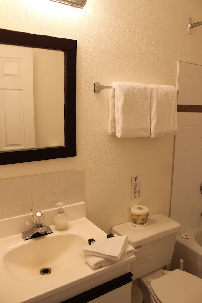 Backeddy Resort & Marina by null