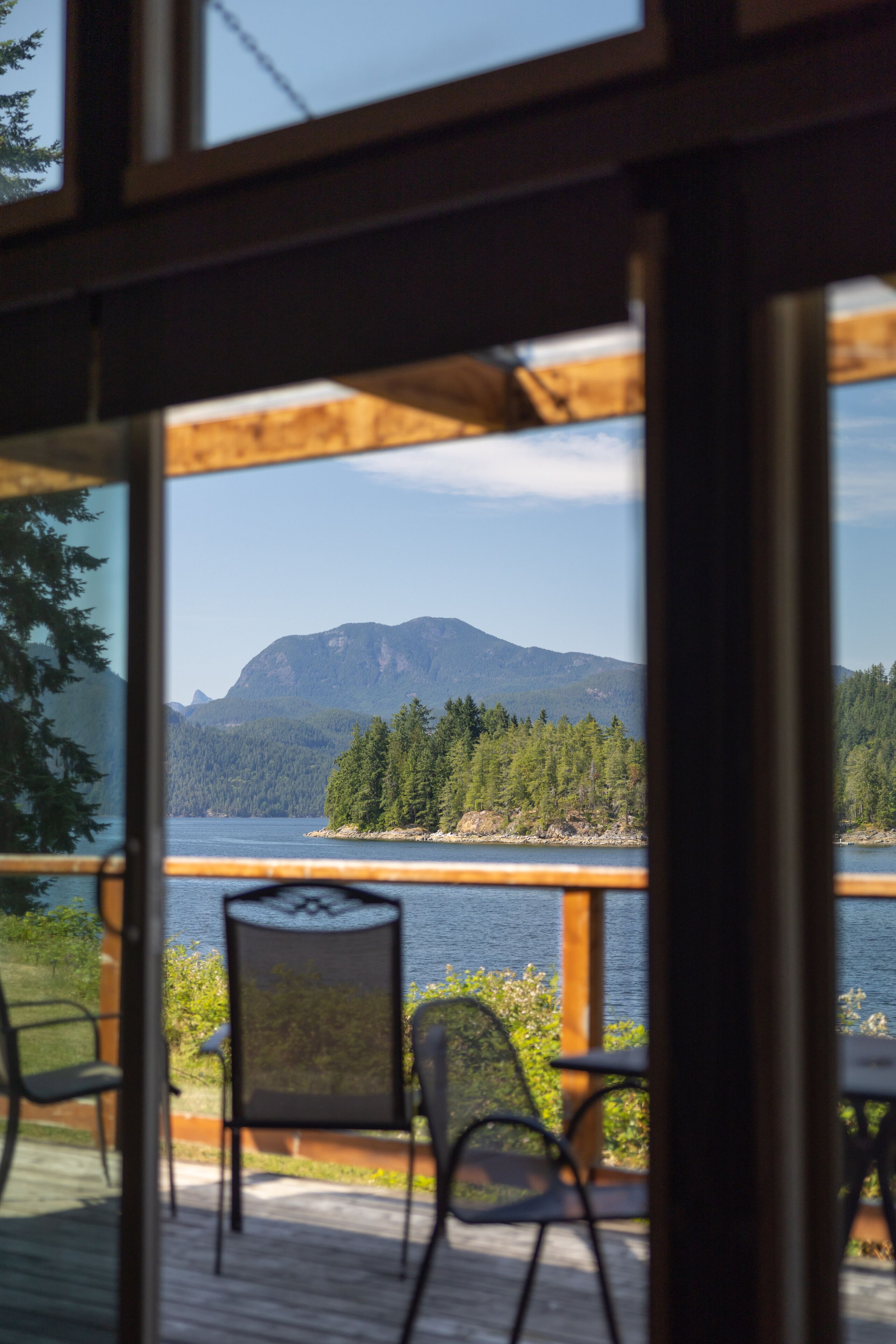 Modern Oceanfront Cabin | Iron/ironing board, free WiFi, bed sheets