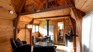 Cabin, 1 Bedroom, Fireplace, Ocean View | Living room