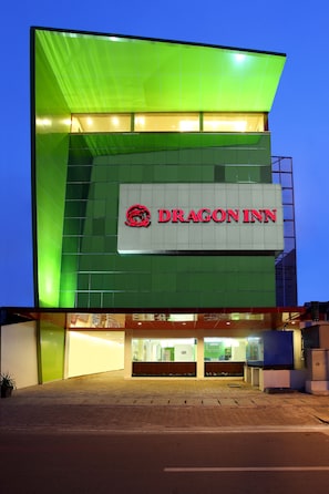 Exterior - Hotel Dragon Inn by SHM (Jakarta)