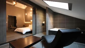 Suite (Check-in 12PM / 4PM on Saturday) | Blackout drapes, free WiFi, bed sheets