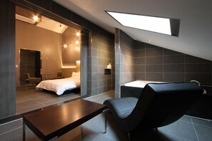 Suite (Check-in 12PM / 4PM on Saturday) | Blackout drapes, free WiFi, bed sheets - Valentine Hotel (Goyang)