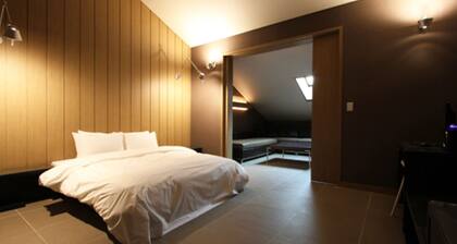 Valentine Hotel