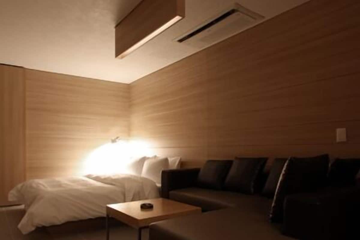 Deluxe Room (Check-in 12PM / 4PM on Saturday) | 1 slaapkamer, verduisterende gordijnen, gratis wifi, beddengoed