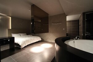 Deluxe Room (Check-in 12PM / 4PM on Saturday) | Blackout drapes, free WiFi, bed sheets