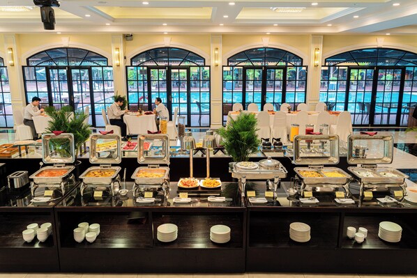 Free daily local cuisine breakfast - Tran Vien Dong Hotel (Nha Trang)