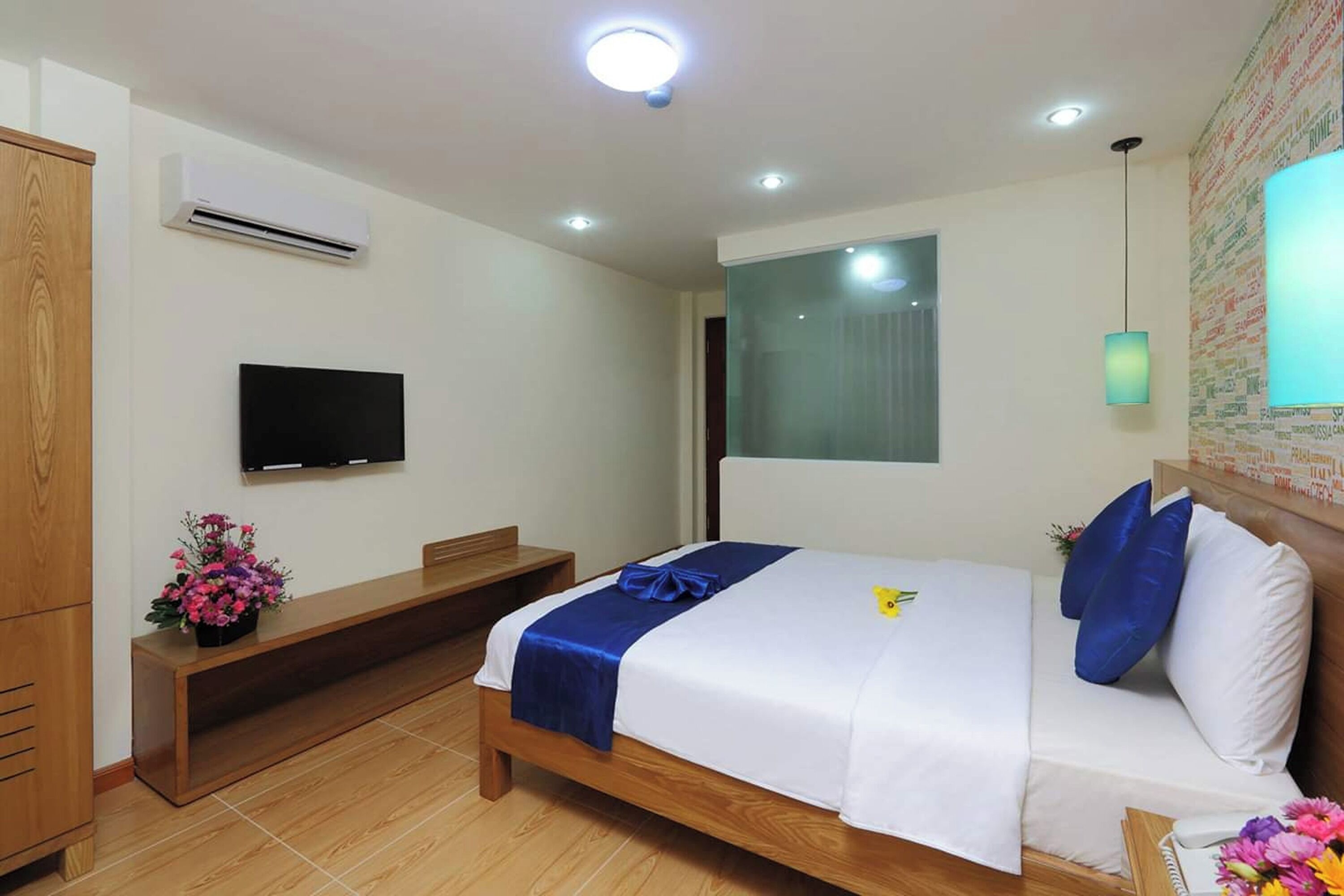 deluxe double room | minibar, in-room safe, desk, free wifi