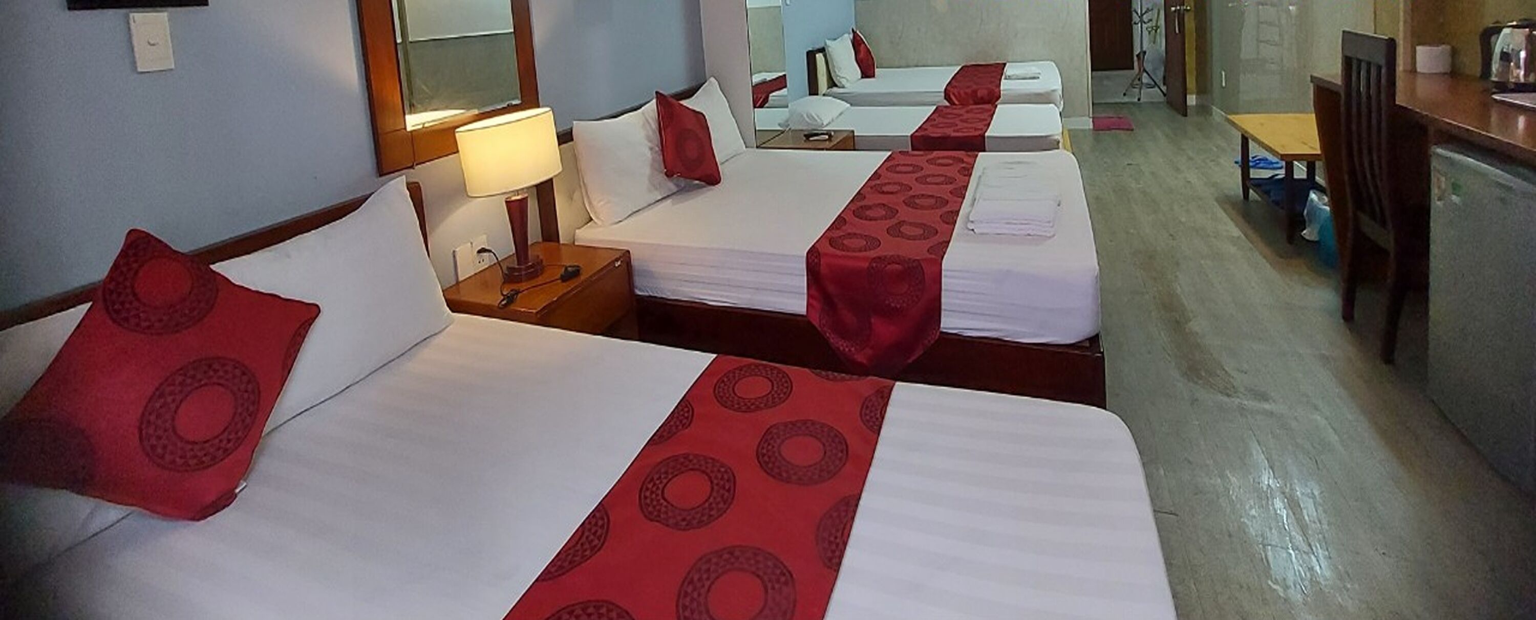 executive room | minibar, in-room safe, desk, free wifi