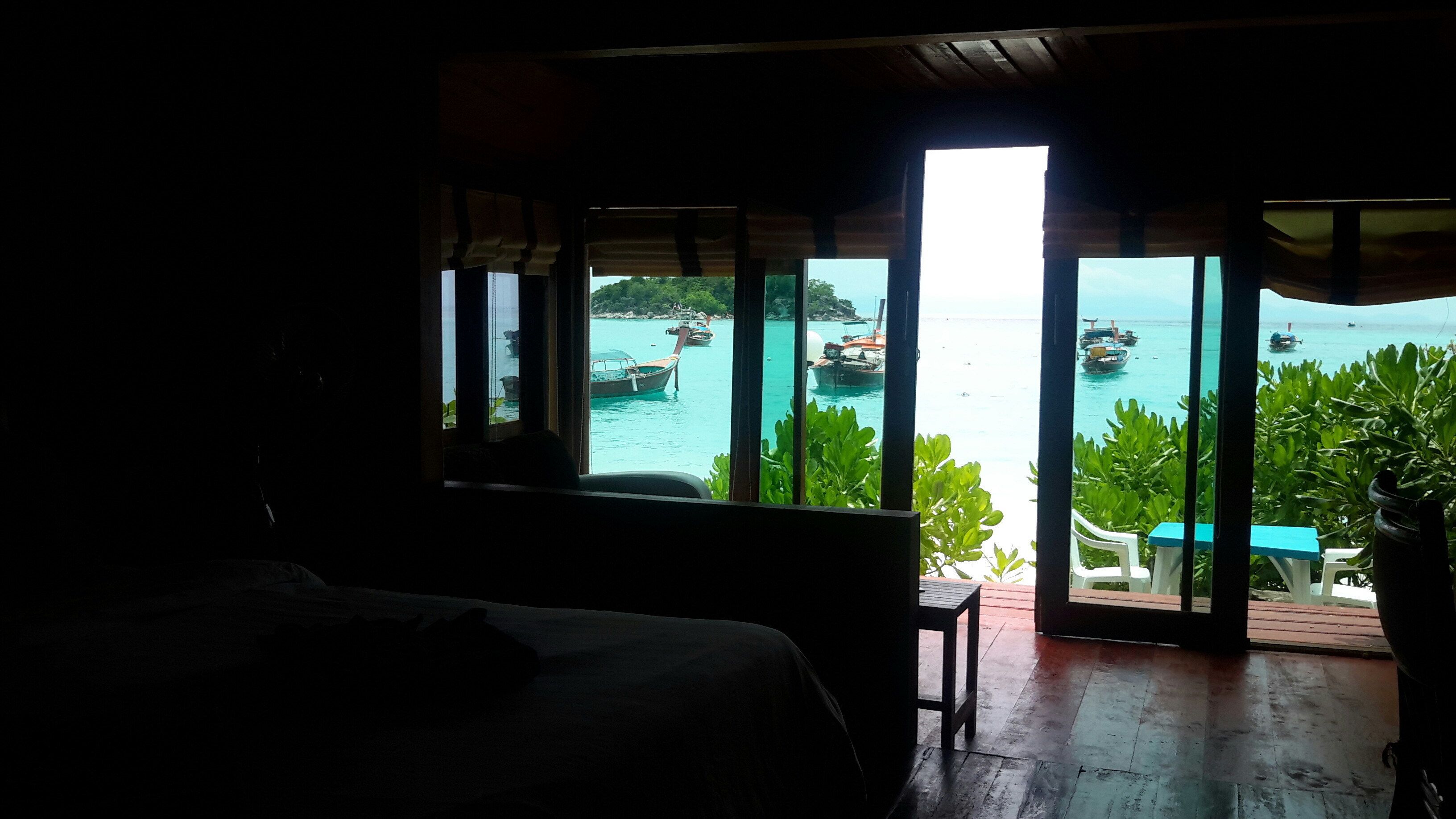 Sea Front Bungalow | Minibar, in-room safe