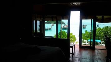 Sea Front Bungalow | Minibar, in-room safe