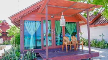 Beach Front Room | Minibar, in-room safe