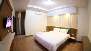 Deluxe Room | Free WiFi, bed sheets