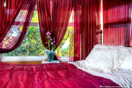 Ropa de cama de alta calidad y escritorio