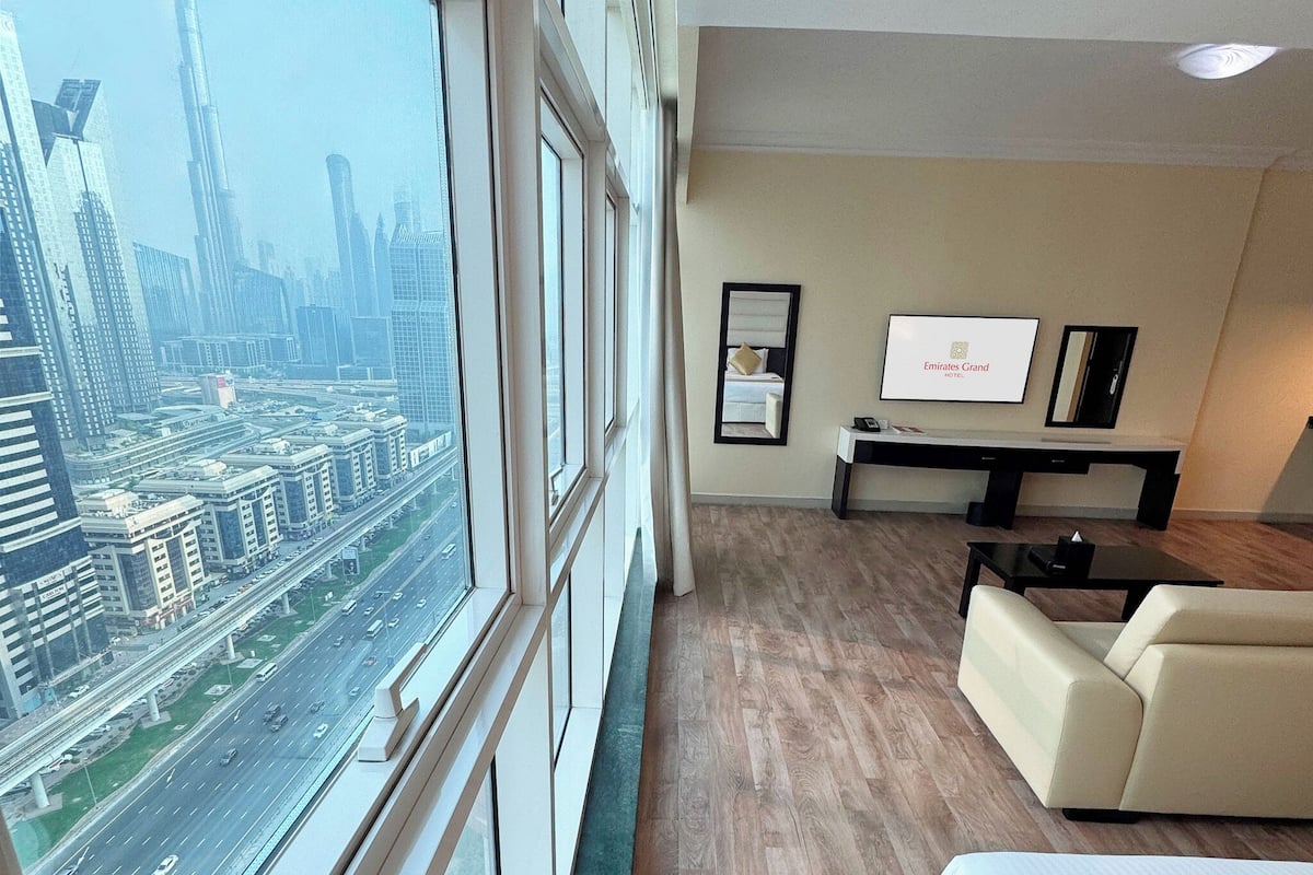 Executive Twin Room with Burj Khalifa View | 1 bedroom, Egyptian cotton sheets, premium bedding, Select Comfort beds