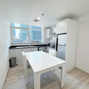 3 Bedroom Suite with Burj Khalifa View | Egyptian cotton sheets, premium bedding, Select Comfort beds