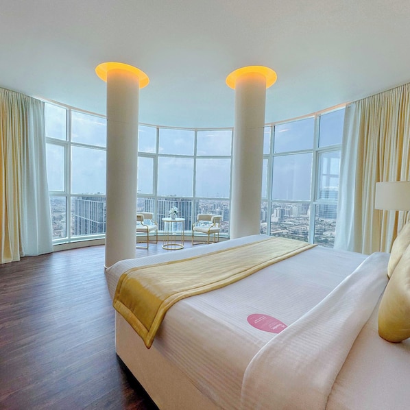 One Bedroom Suite | Egyptian cotton sheets, premium bedding, Select Comfort beds - Emirates Grand Hotel (Dubai)