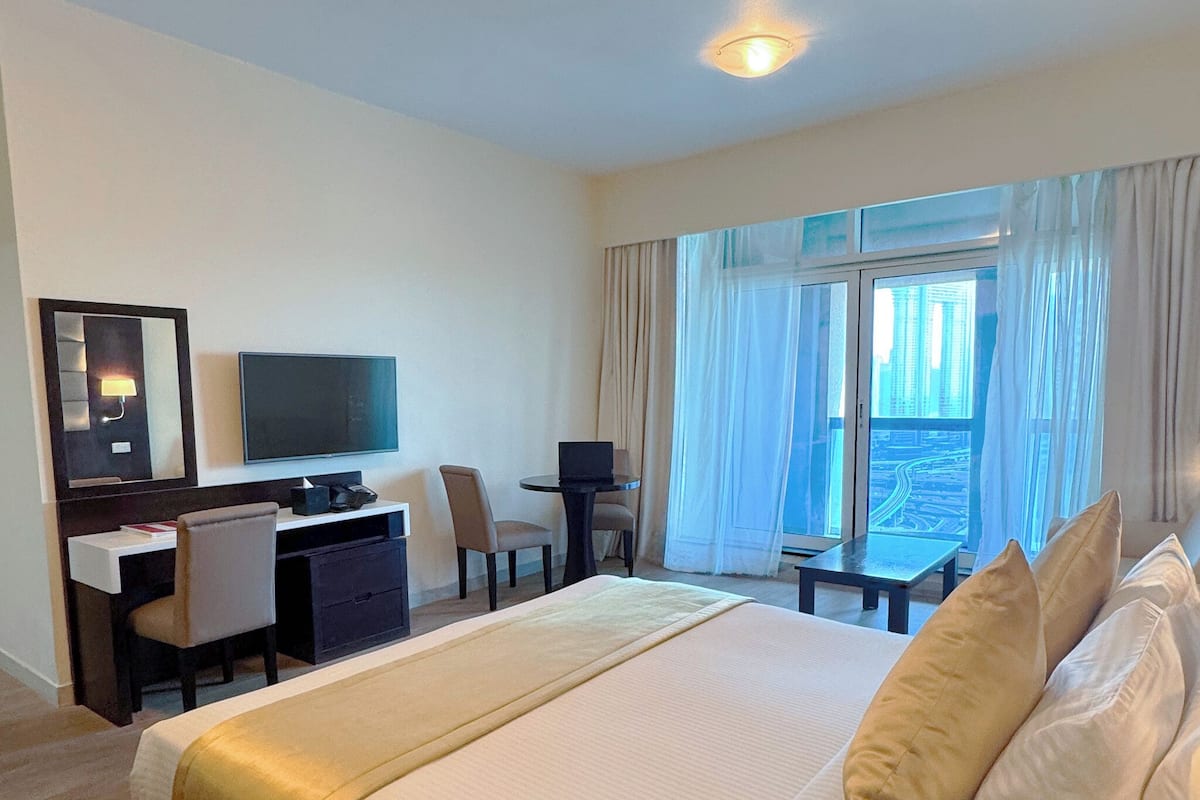 1 bedroom, Egyptian cotton sheets, premium bedding, Select Comfort beds