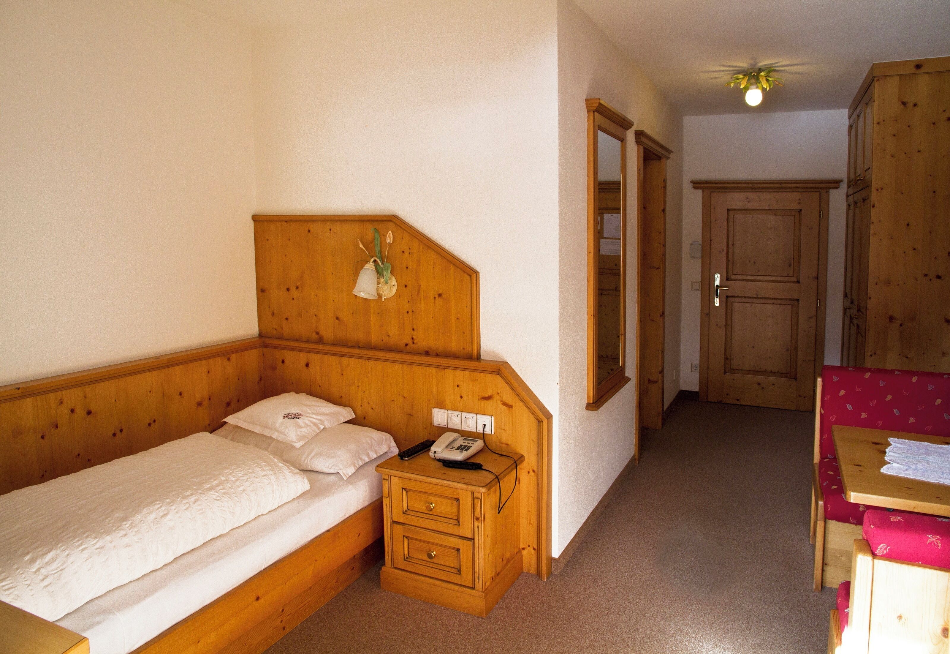 Standard Single Room | Hypo-allergenic bedding, in-room safe, desk, laptop workspace