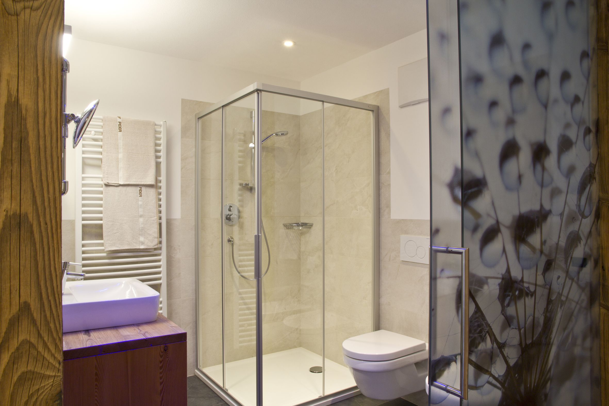 standard double room | bathroom | shower, hair dryer, bathrobes, bidet
