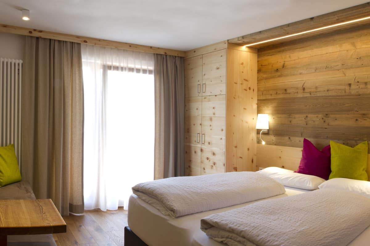 standard double room | hypo-allergenic bedding, in-room safe, desk, soundproofing