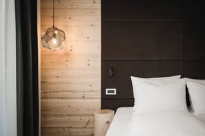 低過敏寢具、客房內保險箱、書桌、筆電工作空間