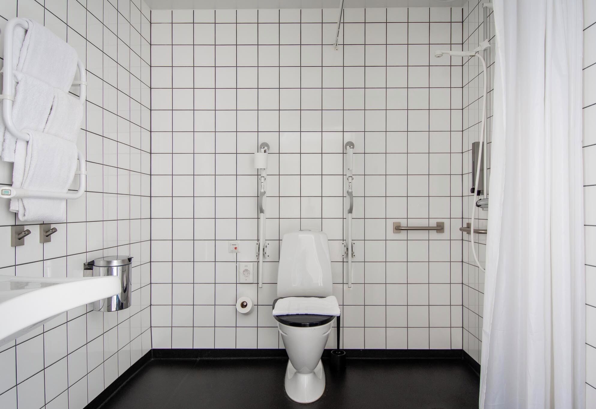 superior room | bathroom | shower, eco-friendly toiletries, hair dryer, towels