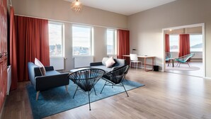 Fjölskylduherbergi (Grand) | Stofa | Flatskjársjónvarp