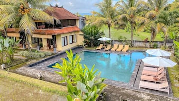 Outdoor pool, sun loungers