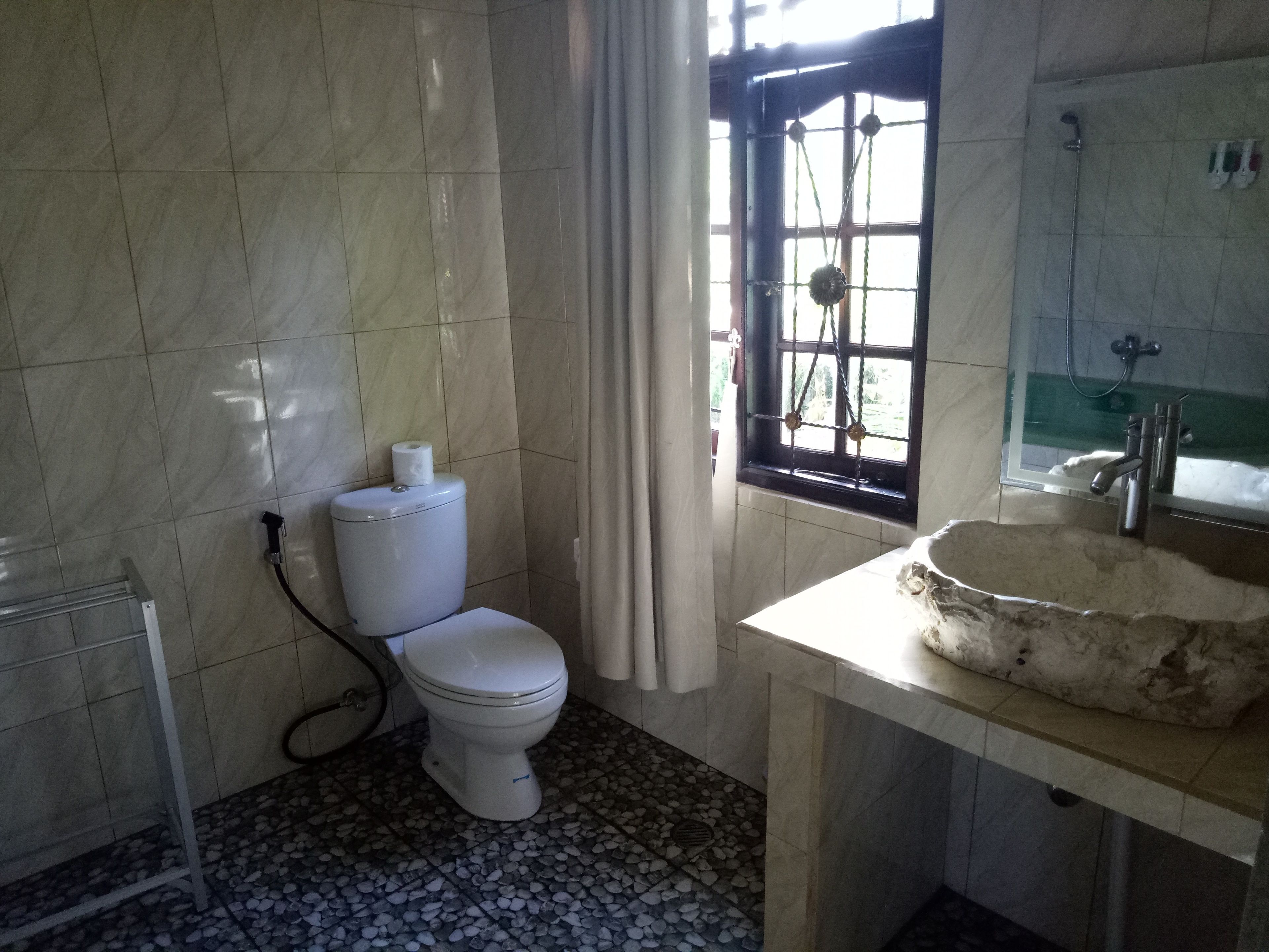 deluxe room | bathroom | free toiletries, hair dryer, slippers, towels