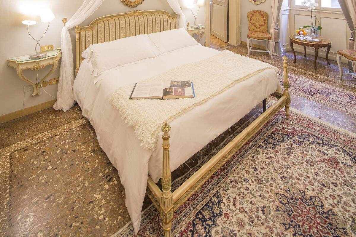 Italiaanse Frette-lakens, luxe beddengoed, donzen dekbedden