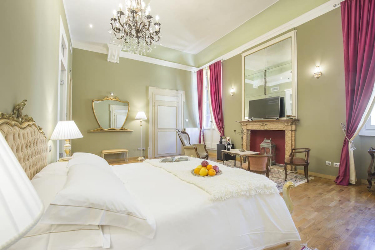 Frette Italian sheets, premium bedding, down duvets, Tempur-Pedic beds