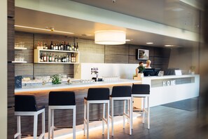 Bar (on property) - harry’s home München Moosach hotel & apartments (Munich)