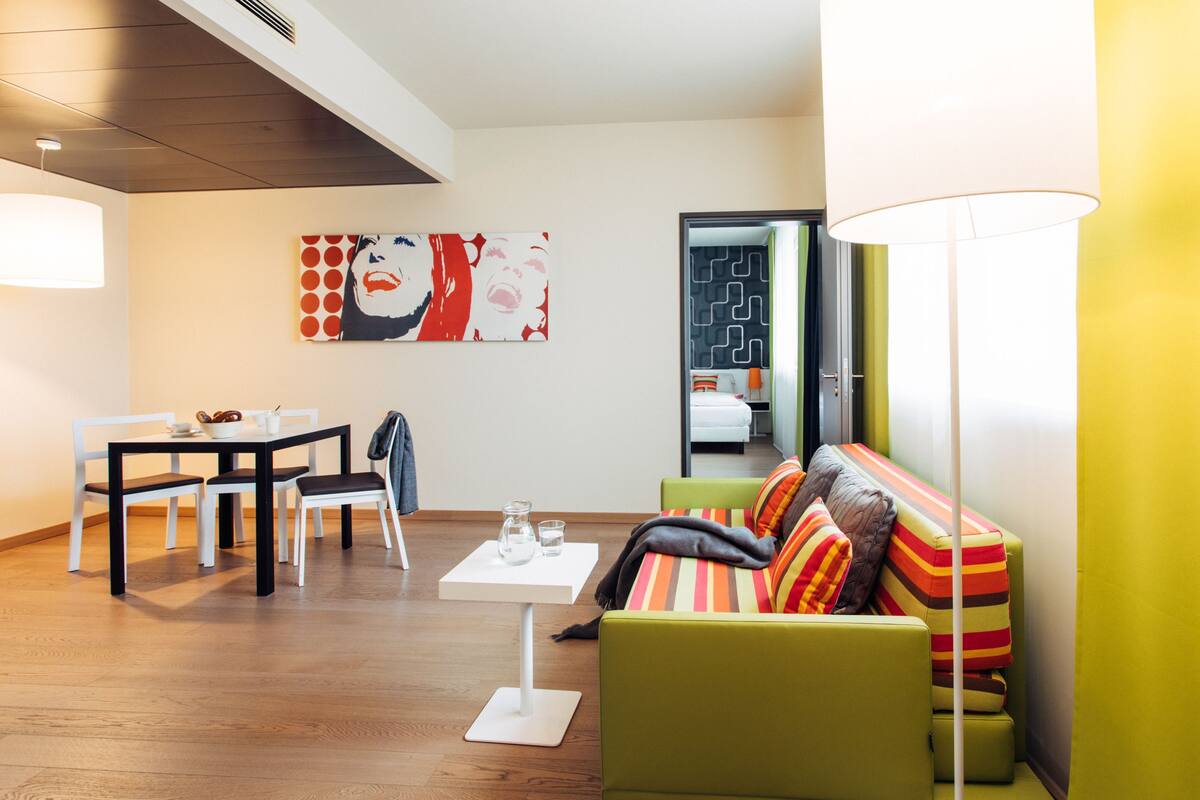 Apartment, 2 Bedrooms, Kitchenette | Pemandangan dari bilik