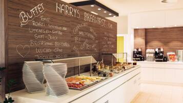 TĂ€gliches FrĂŒhstĂŒcksbuffet (16 EUR pro Person)