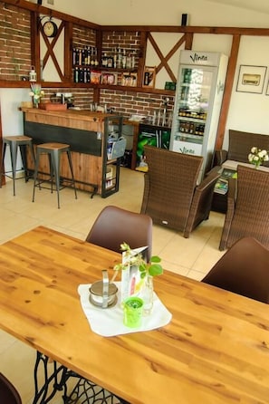 Bar (en el alojamiento)