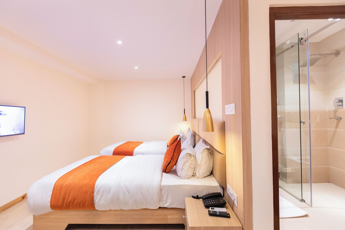 Premium Twin kamer, uitzicht op stad | Luxe beddengoed, Select Comfort-bedden, een kluis op de kamer
