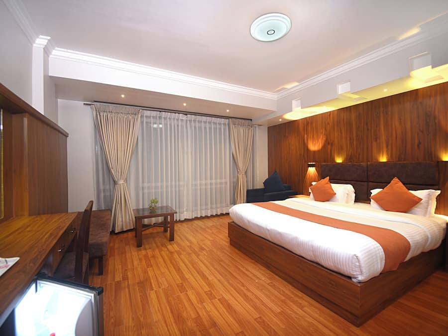 Super Deluxe with Bathtub | Premium bedding, Select Comfort beds, in-room safe, desk