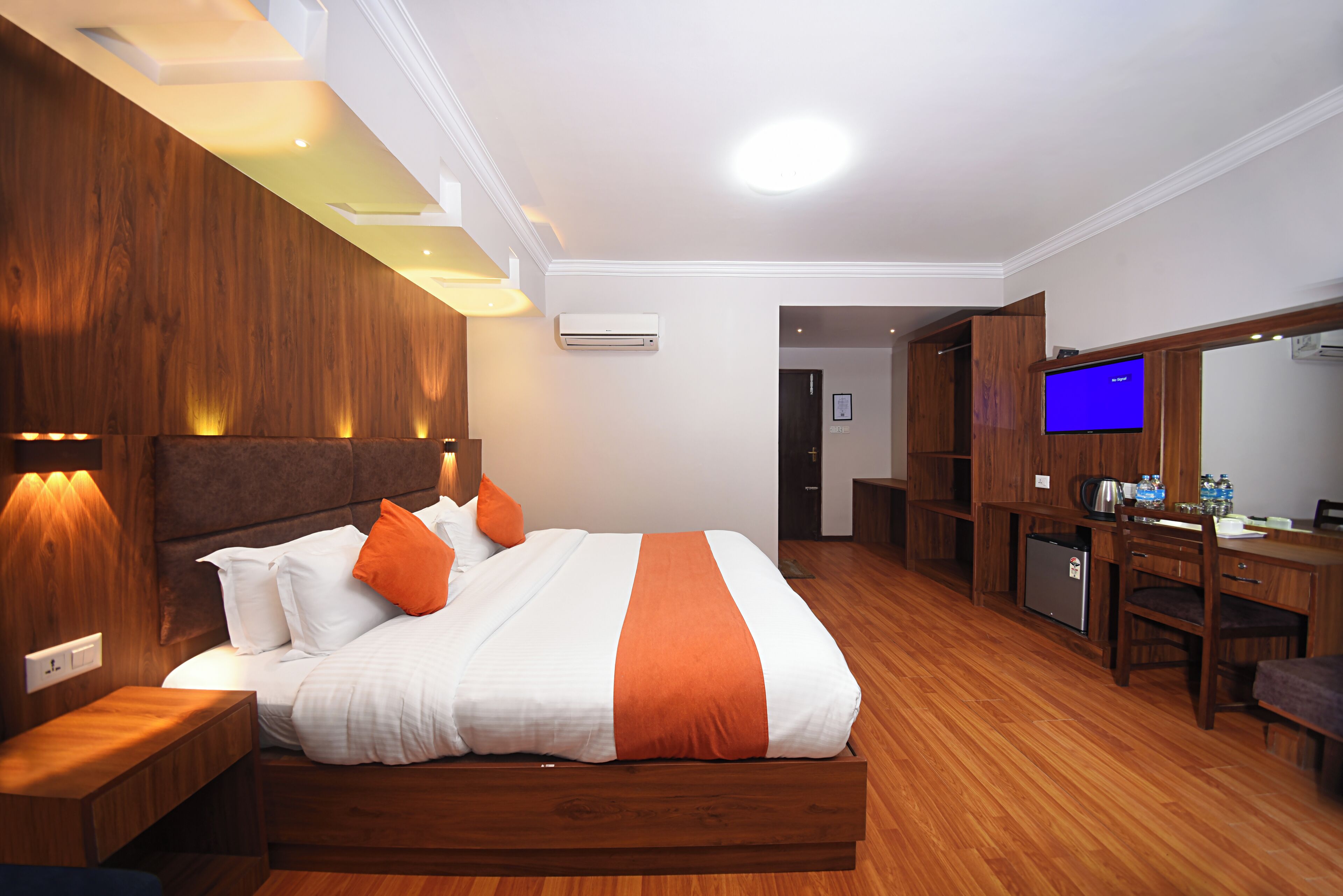 Super Deluxe with Bathtub | Premium bedding, Select Comfort beds, in-room safe, desk